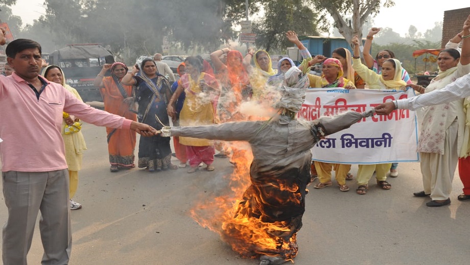 भिवानी में कर्फ्यू जैसे हालात, आंदोलनकारियों पर खट्टर सरकार ने लगाए हत्या के प्रयास के मुकदमे