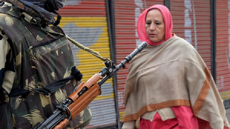 “कश्मीरी महिलाएं इस अमानवीय घेराबंदी की सबसे बड़ी शिकार”