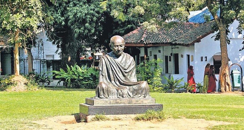 Gandhi gatade front 1