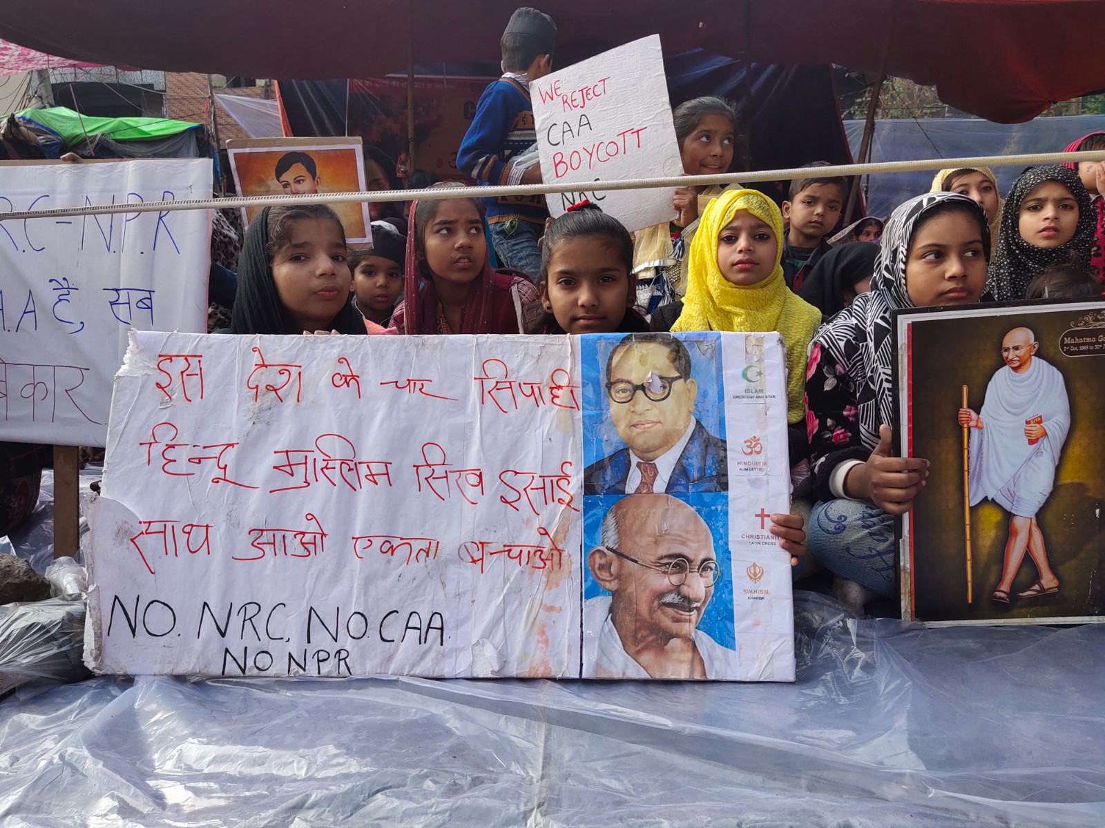 ग्राउंड रिपोर्टः संविधान और मुल्क बचाने की कसम खाकर धरने पर बैठी हैं सीलमपुर की महिलाएं