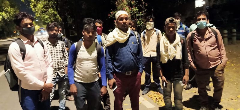 आईएसबीटी, आनंद बिहार से मार-मार कर लौटाए गए हज़ारों मजदूर