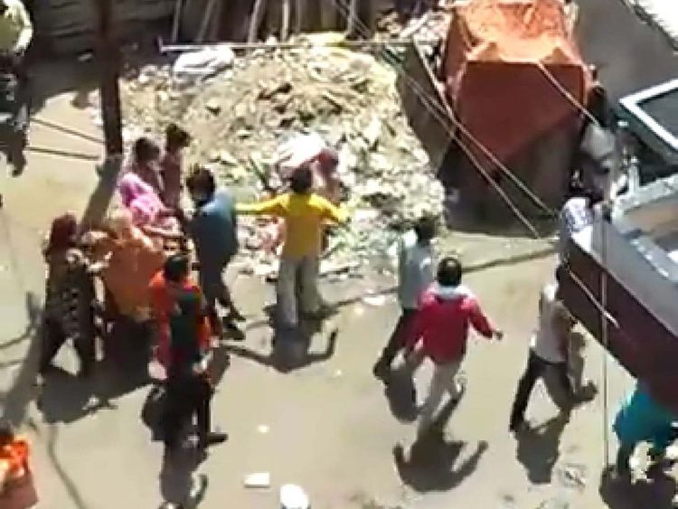 इंदौर में डाक्टरों पर हमले का दृश्य।