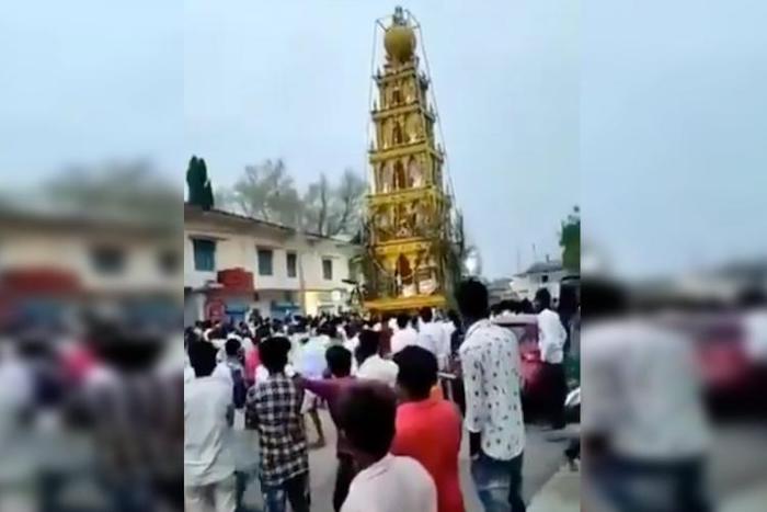 लॉकडाउन की धज्जियाँ उड़ाते हुए कर्नाटक के कलबुर्गी में आयोजित सिद्धालिंगेश्वर रथ समारोह में हज़ारों ने लिया हिस्सा
