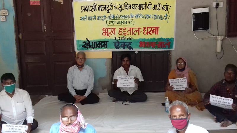 प्रवासी मज़दूरों की सुरक्षित वापसी के लिए बिहार में अनशन शुरू; माले, ऐक्टू और किसानों के तमाम नेता कर रहे हैं शिरकत