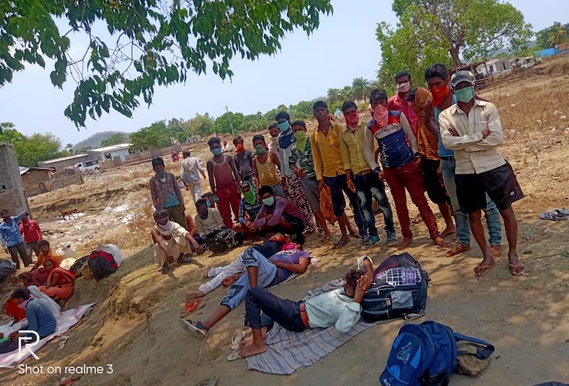 तेलंगाना और छत्तीसगढ़ के बॉर्डर पर तीन दिनों से फंसे हैं झारखंड के 30 प्रवासी मजदूर