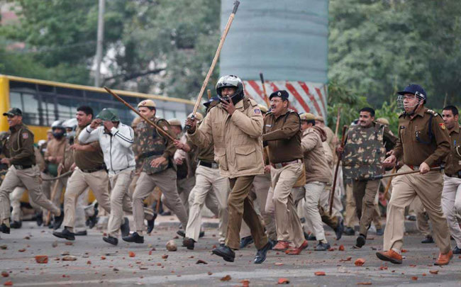 दिल्ली दंगेः तुषार मेहता की अध्यक्षता वाले पैनल पर क्यों अड़े हैं उप राज्यपाल