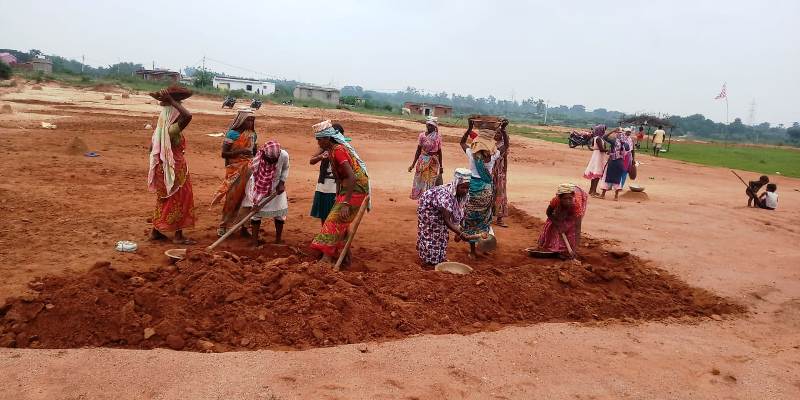 झारखंडः मनरेगाकर्मियों की अनिश्चितकालीन हड़ताल जारी, ‘काम मांगों, काम पाओ’ योजना से बने मुश्किल हालात