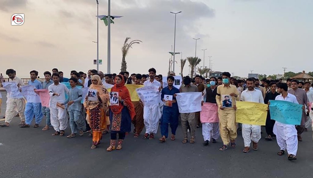 छात्र हयात बलूच की एक्स्ट्रा ज्यूडिशियल किलिंग के बाद कराची से बलूचिस्तान तक विरोध-प्रदर्शन