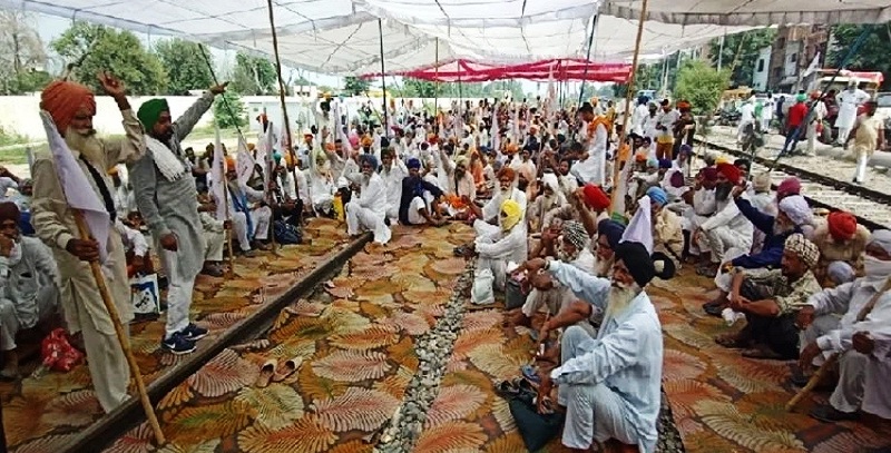 पंजाबः किसानों ने तीन दिन के लिए रेलवे ट्रैक पर डाला डेरा, पहली अक्टूबर से अनिश्चितकालीन रेल रोको आंदोलन का एलान
