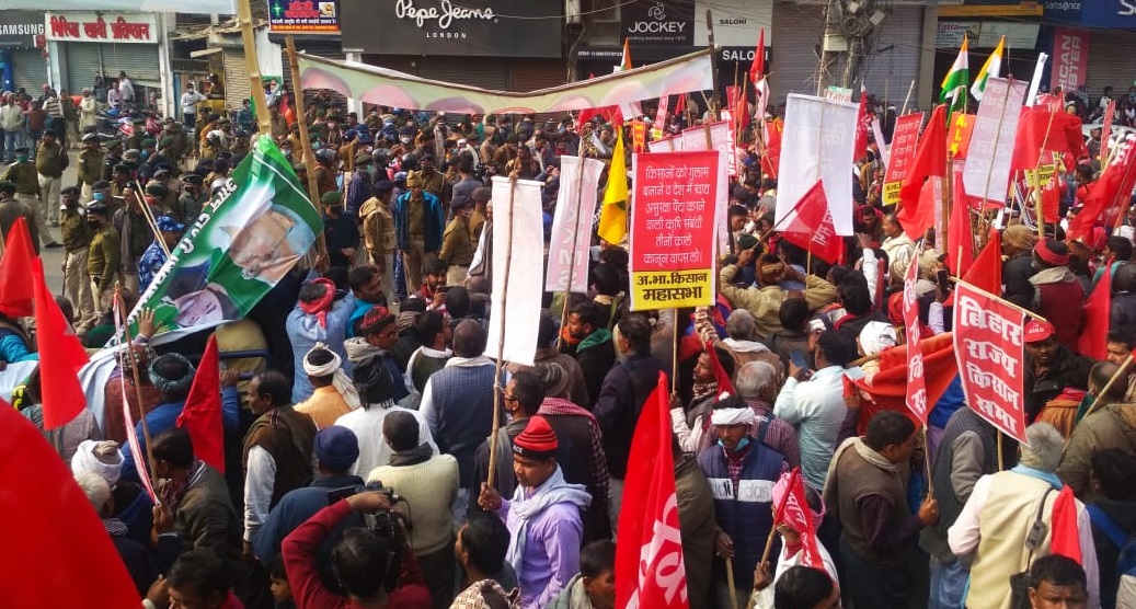 पटना में किसानों का मार्च।
