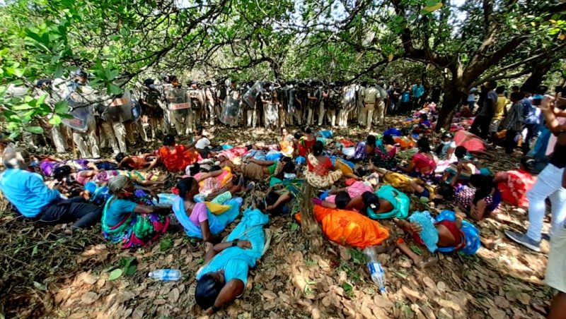 गोवाः संरक्षित भूमि अधिग्रहण का विरोध कर रहे आदिवासियों पर पुलिस का लाठीचार्ज