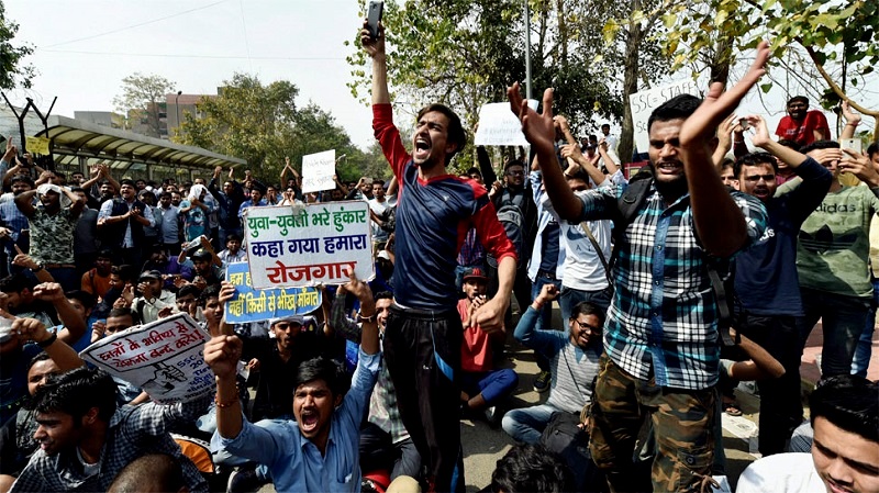 रोजगार मांग रहे नौजवानों को मिल रही है जेल, विपक्ष ने भाजपा सरकार पर उठाए सवाल