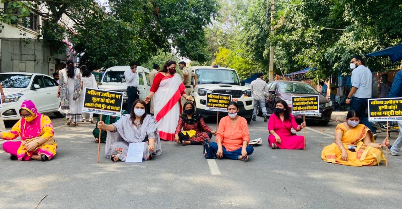 नाबालिग यौन शोषण मामले में दिल्ली महिला कांग्रेस ने किया दिल्ली महिला आयोग का घेराव