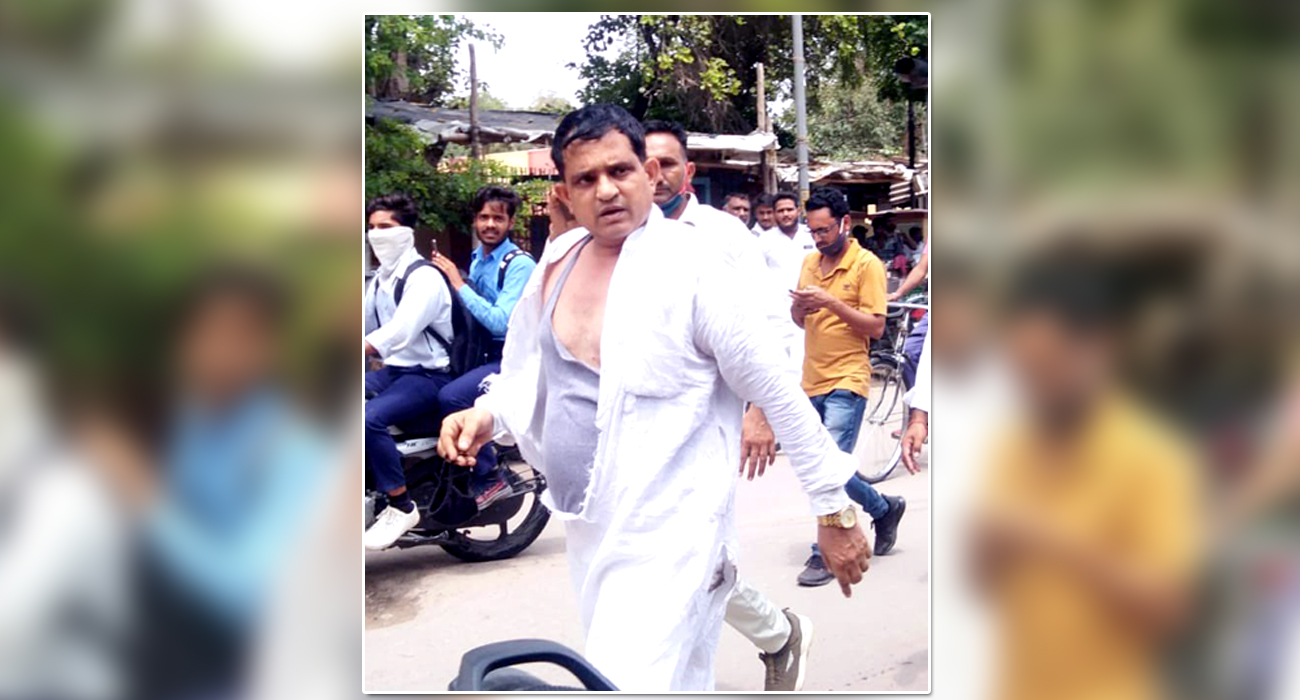 राजस्थान में आंदोलनकारी किसानों ने घेरकर भाजपा नेता कैलाश मेघवाल के कपड़े फाड़े
