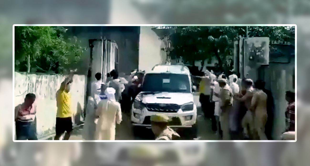 सिसौली में भाजपा विधायक उमेश मलिक की गाड़ी पर कालिख फेंक कर लोगों ने गांव से भगाया