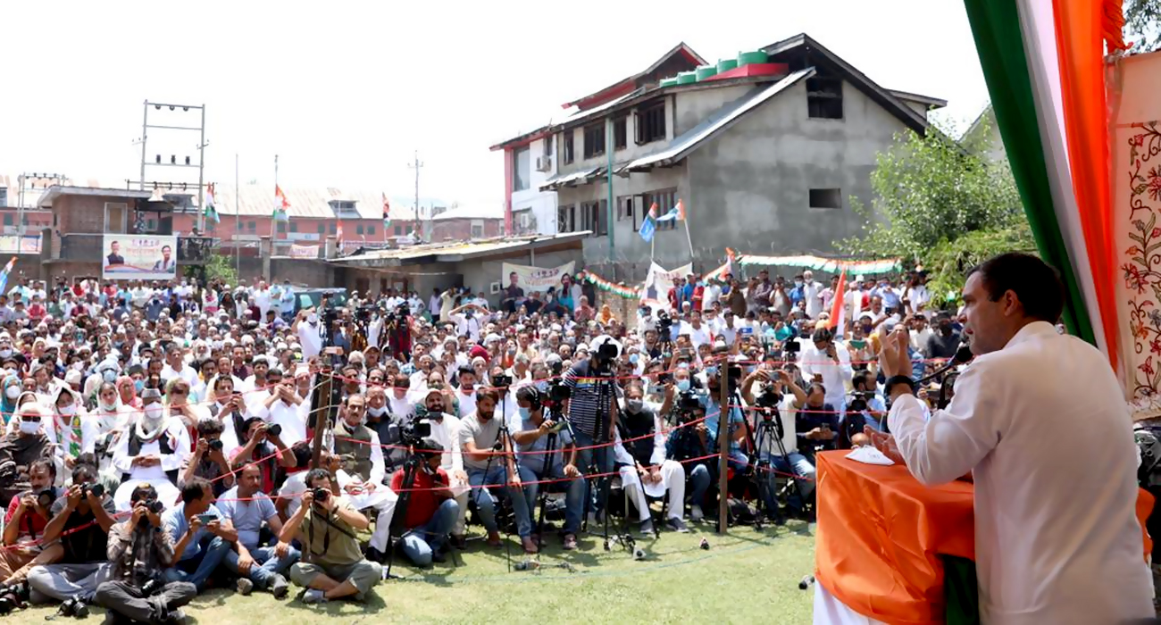 जम्मू-कश्मीर को पूर्ण राज्य का दर्ज़ा देकर लोकतांत्रिक प्रक्रिया शुरु हो