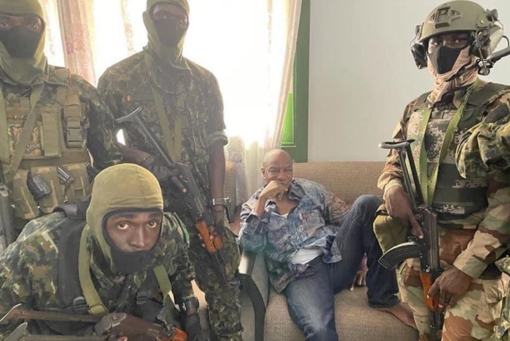 गिनी में सैन्य तख्तापलट: सरकार भंग, राष्ट्रपति अल्फा कोंडे सैनिक हिरासत में