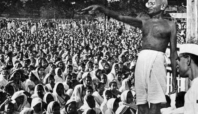राजनीतिक विराटता के साथ अद्भुत थी गांधी जी की सामाजिक व्यापकता