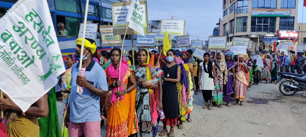 हसदेव अरण्य क्षेत्र को बचाने के लिए आदिवासियों ने निकाली पदयात्रा