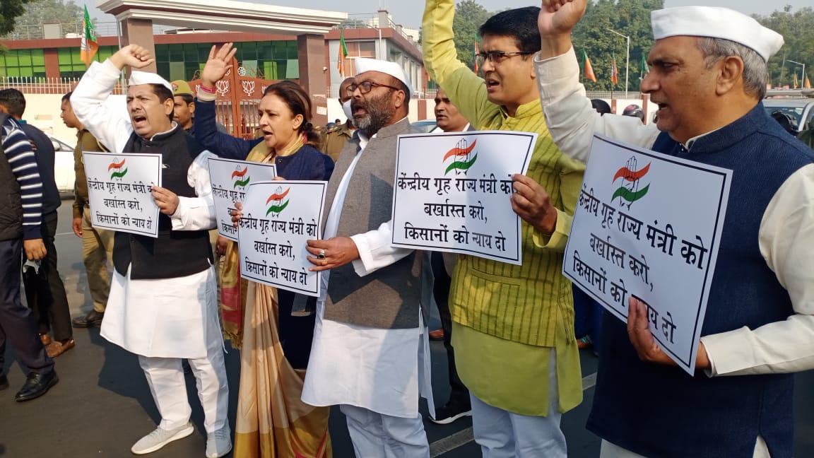 लखनऊ: गृह राज्य मंत्री अजय मिश्र टेनी की बर्खास्तगी की मांग को लेकर कांग्रेस विधायकों का विधानसभा मार्च