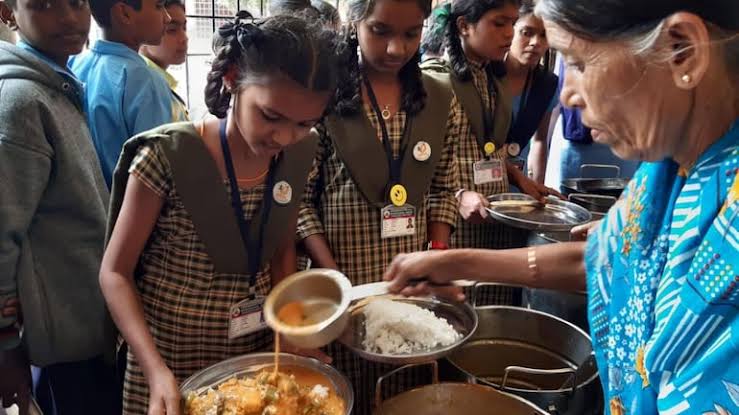 उत्तराखंड: सवर्ण छात्रों ने दलित ‘भोजन माता’ के हाथ से बना खाना खाने से किया इंकार, महिला नौकरी से हटा दी गई