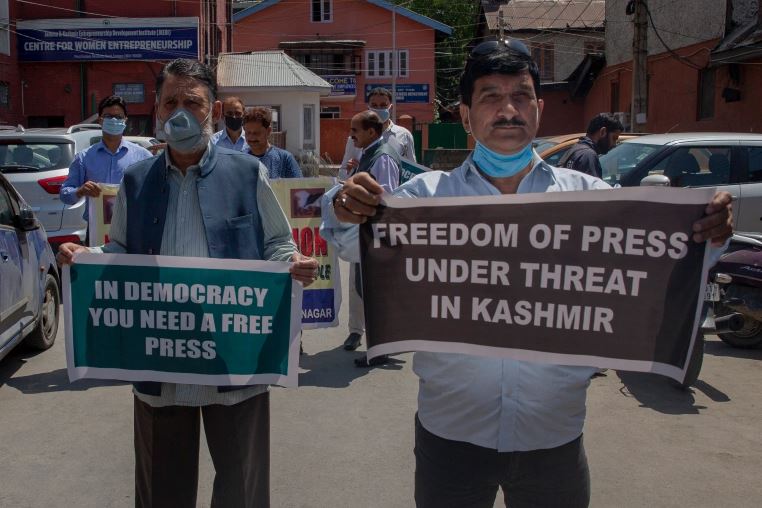 जम्मू-कश्मीर प्रेस क्लब पर सरकार का क़ब्जा, देश भर में उठी विरोध की आवाज