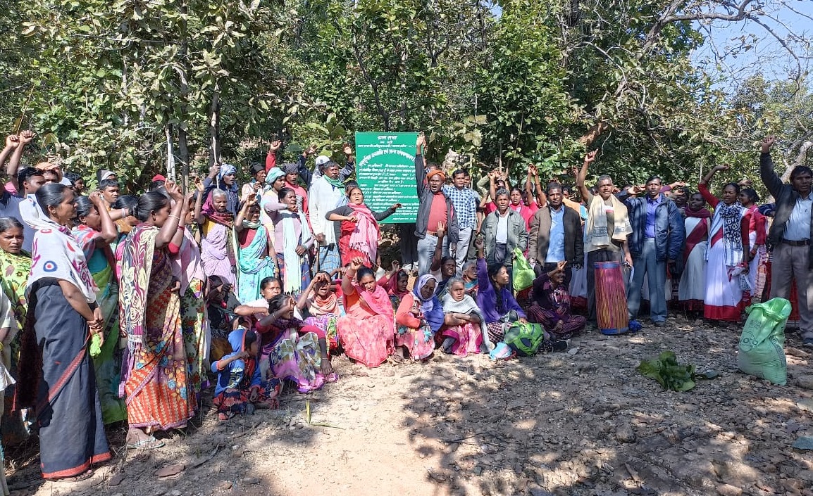  झारखंड: ग्राम सभा ने की जंगल के चारों दिशाओं में पत्थलगड़ी