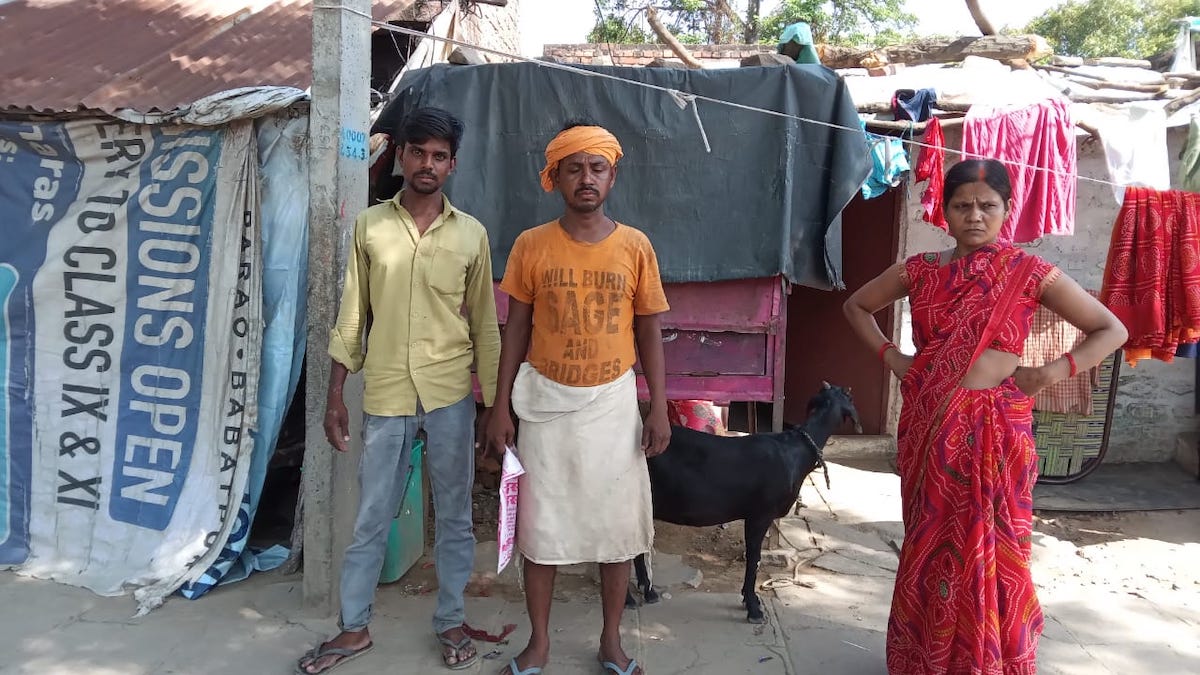 ग्राउंड रिपोर्ट: पीएम के संसदीय क्षेत्र की एक बस्ती में शौच के लिए परिवारों के हर सदस्य को देने पड़ते हैं 5 रुपये