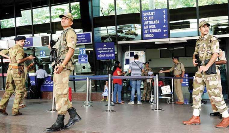 सुरक्षा के लिए घातक हो सकता है एयरपोर्ट से सीआईएसएफ सुरक्षा को कम करना