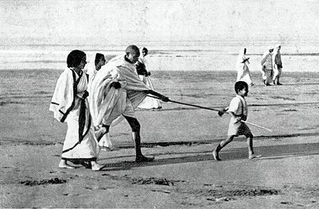 गांधी की दांडी यात्रा-3: यात्रा की एक रात पहले