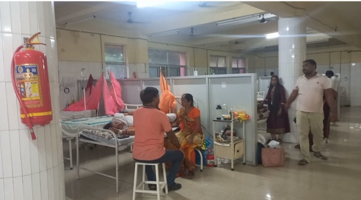 ग्राउंड रिपोर्ट: पूर्वांचल में भीषण उमस और गर्मी के बीच इलाज के अभाव में बेमौत मर रहे हैं डेंगू मरीज