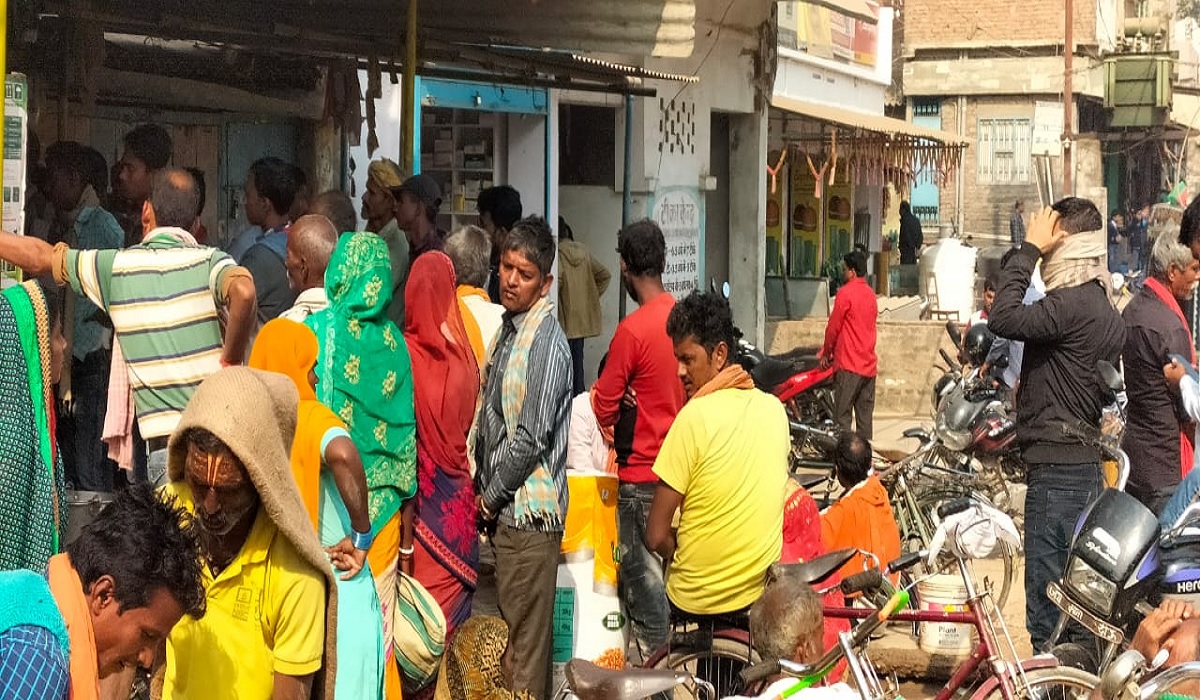स्पेशल रिपोर्ट: बिहार में किसान यूरिया पर प्रति बोरी 50 से 100 रुपए तो डीएपी पर 400 से ज्यादा देने को मजबूर
