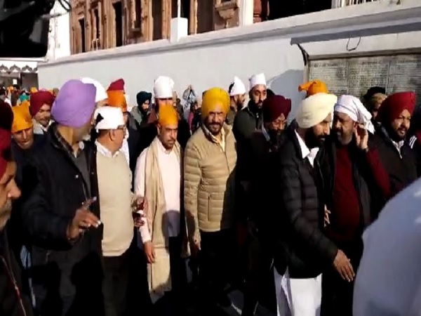 सबको हैरान कर गया रॉबर्ट वाड्रा का अचानक पंजाब आना और राहुल गांधी के साथ यात्रा में चलना! 2 Untitled 44