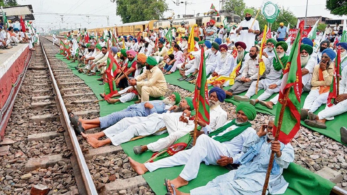 किसान आंदोलन: एक बार फिर रेल ट्रैक पर पंजाब के किसान