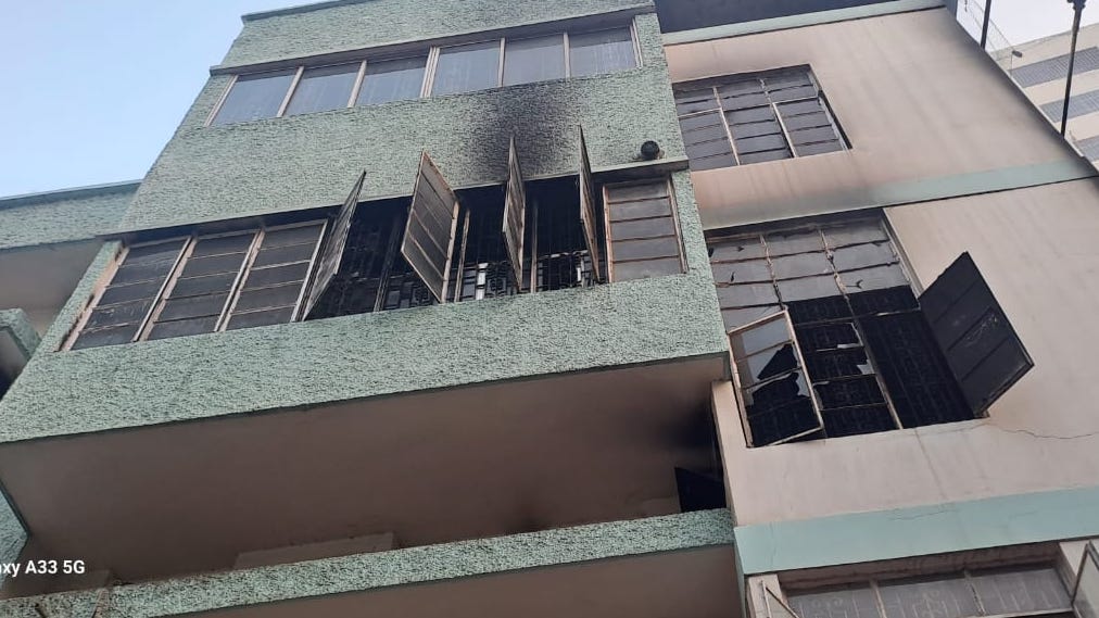 धनबाद के सीसी हाजरा मेमोरियल हॉस्पिटल में लगी आग ने डॉक्टर दम्पति सहित छह को लीला 13 hajra