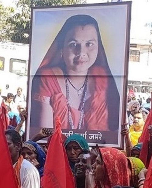 ऑपरेशन टेबल पर आदिवासी महिला को डॉक्टर ने बहू की ट्रेनिंग के लिये किया इस्तेमाल, मरीज की मौत 8 DURGA 3 NEW