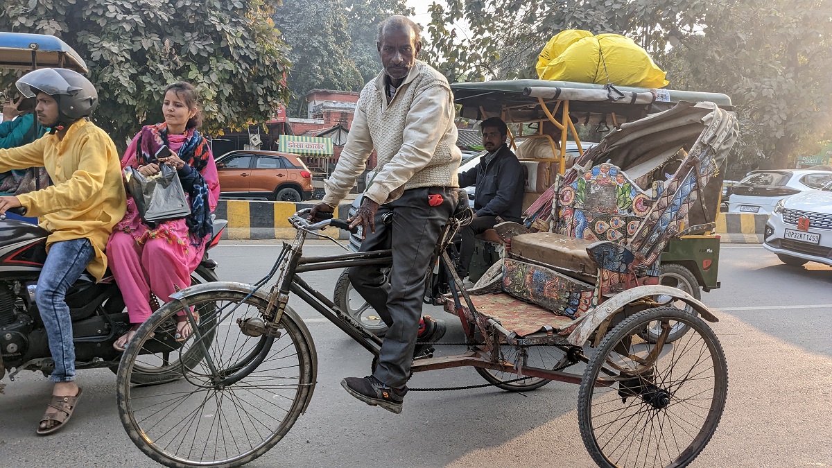 ग्राउंड रिपोर्ट: साइकिल रिक्शा चलाकर रोटी कमाने वाले लाखों लोगों के सामने भुखमरी के हालात
