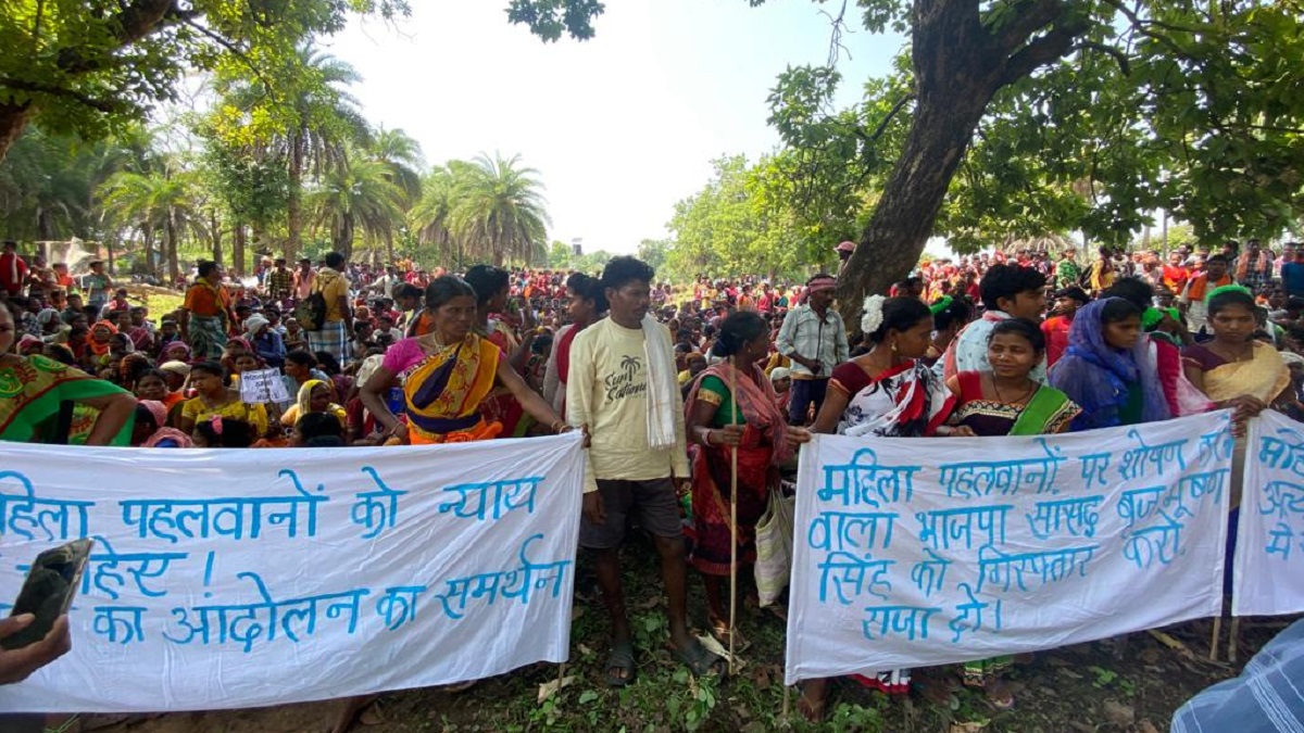 छत्तीसगढ़: महिला पहलवानों के समर्थन में आदिवासी महिलाओं का प्रदर्शन, बृजभूषण की गिरफ्तारी की मांग
