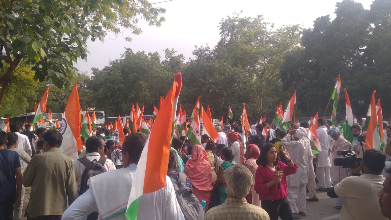 महिला पहलवानों ने निकाला जंतर-मंतर से इंडिया गेट तक कैंडल मार्च