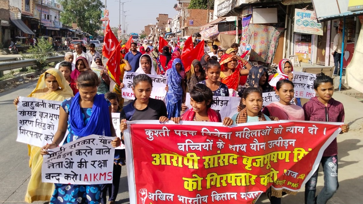 महिला पहलवानों के समर्थन में प्रयागराज की सड़कों पर उतरे किसान-वकील-छात्र, बृजभूषण की गिरफ्तारी की मांग