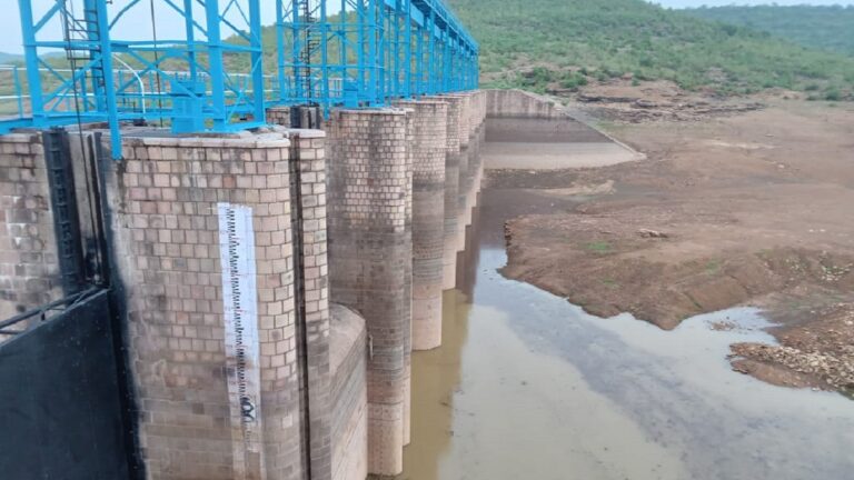 ग्राउंड रिपोर्ट: मॉनसून की बेरुखी और प्यासे बांध, क्या चंदौली बचा पाएगा धान के कटोरे का ताज?