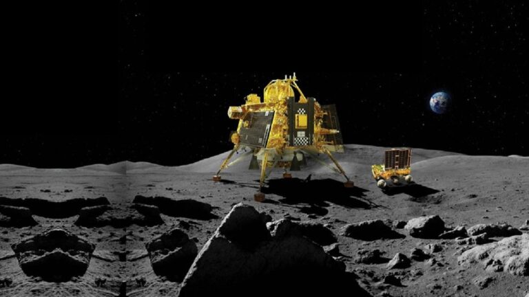 चंद्रमा पर चंद्रयान और वेदों की वापसी