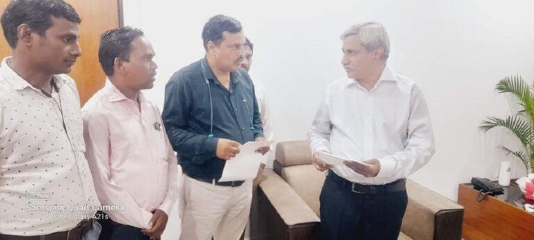 कोल इंडिया के चेयरमैन को दिया ज्ञापन, भू-विस्थापितों की समस्याओं के निराकरण की मांग