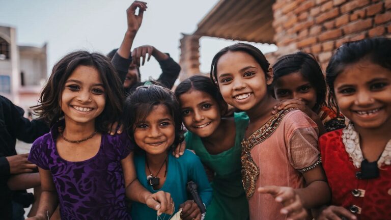 आखिर किशोरियां ही क्यों चढ़ती हैं भेदभाव की सूली पर?