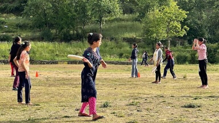 ग्राउंड रिपोर्ट: उत्तराखंड के गनीगांव में लड़कियां आज भी हैं खेल से वंचित, परिजन नहीं देते खेलने की इजाजत