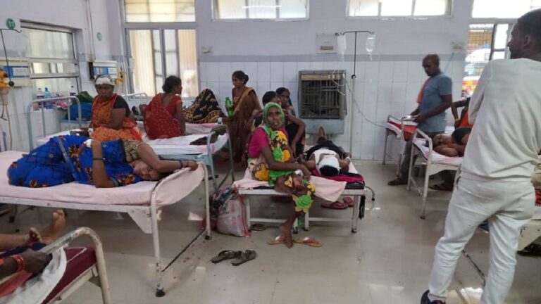 ग्राउंड रिपोर्ट: चंदौली के आधा दर्जन गांवों में डायरिया का कहर; मरीजों से पटे अस्पताल, तीन की मौत