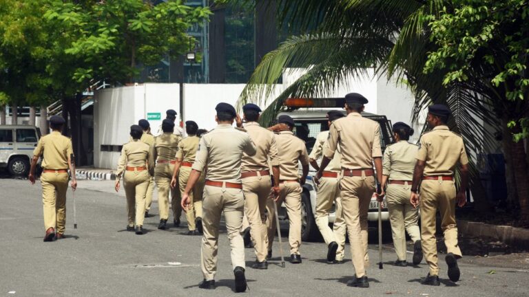 महाराष्ट्र में दलित युवक की पीट-पीटकर हत्या, दलित नाबालिग को पेड़ से उल्टा लटकाकर मारा
