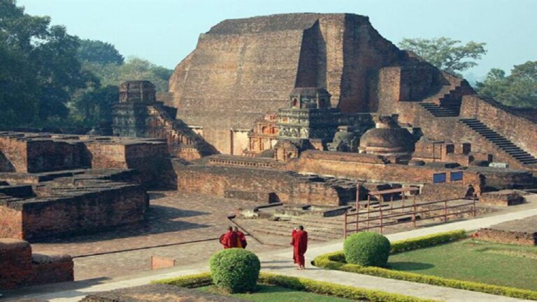 इतिहासकार डीएन झा का लेख: नालंदा में इतिहास कैसे बिगाड़ा गया?