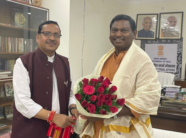 संघ से जुड़े संगठनों को राजनीतिक बताकर अधिकारियों ने बैठक में जाने से किया इनकार