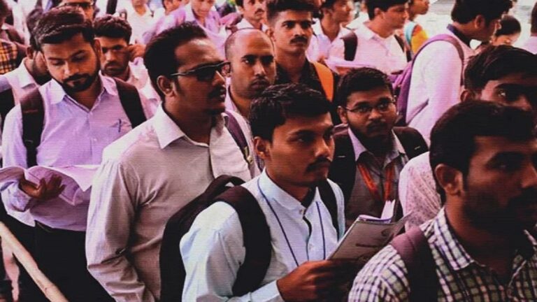 मोदी के युवा भारत में नौजवान हो रहे हैं बेरोजगार, नौकरियों में उम्रदराज लोगों की हिस्सेदारी बढ़ी